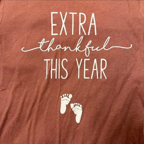 Maternity " Extra Thankful This Year " with Baby Feet T-Shirt Women's size S - Picture 3 of 7